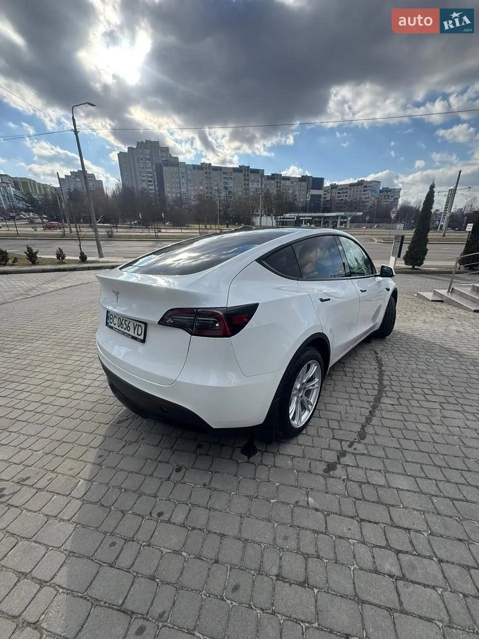 2024 Tesla Model Y - мініатюра 3