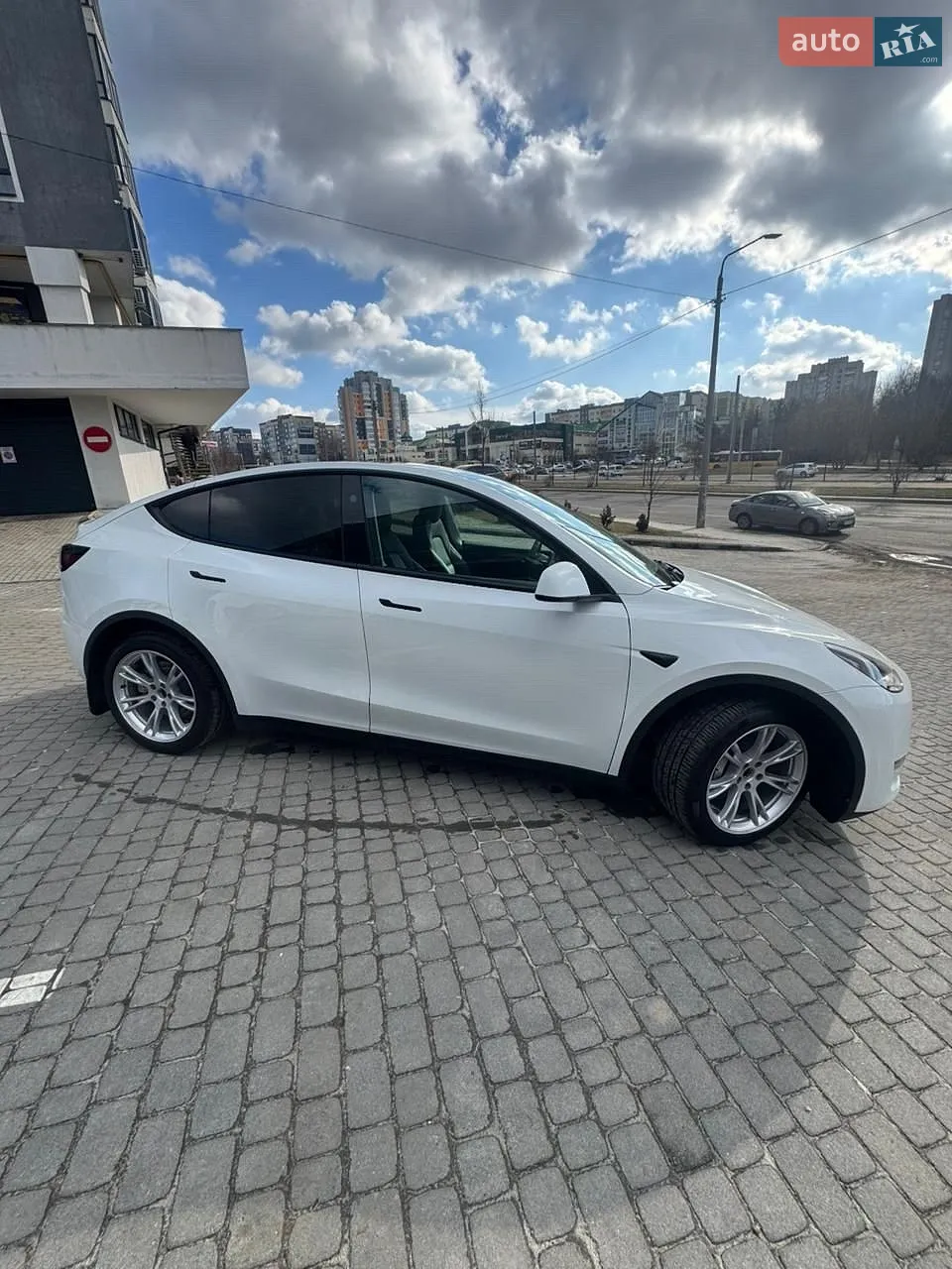 2024 Tesla Model Y - мініатюра 6