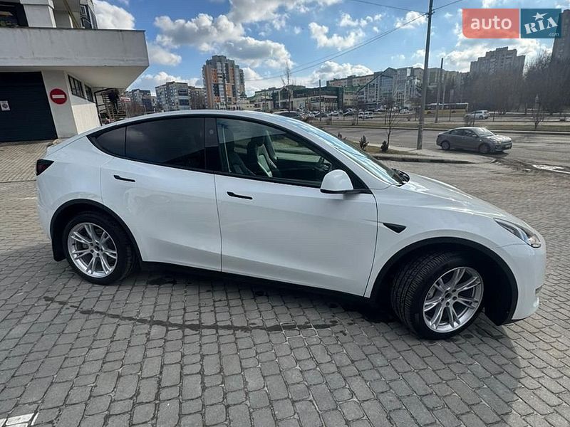Позашляховик / Кросовер Tesla Model Y 2024 в Львові