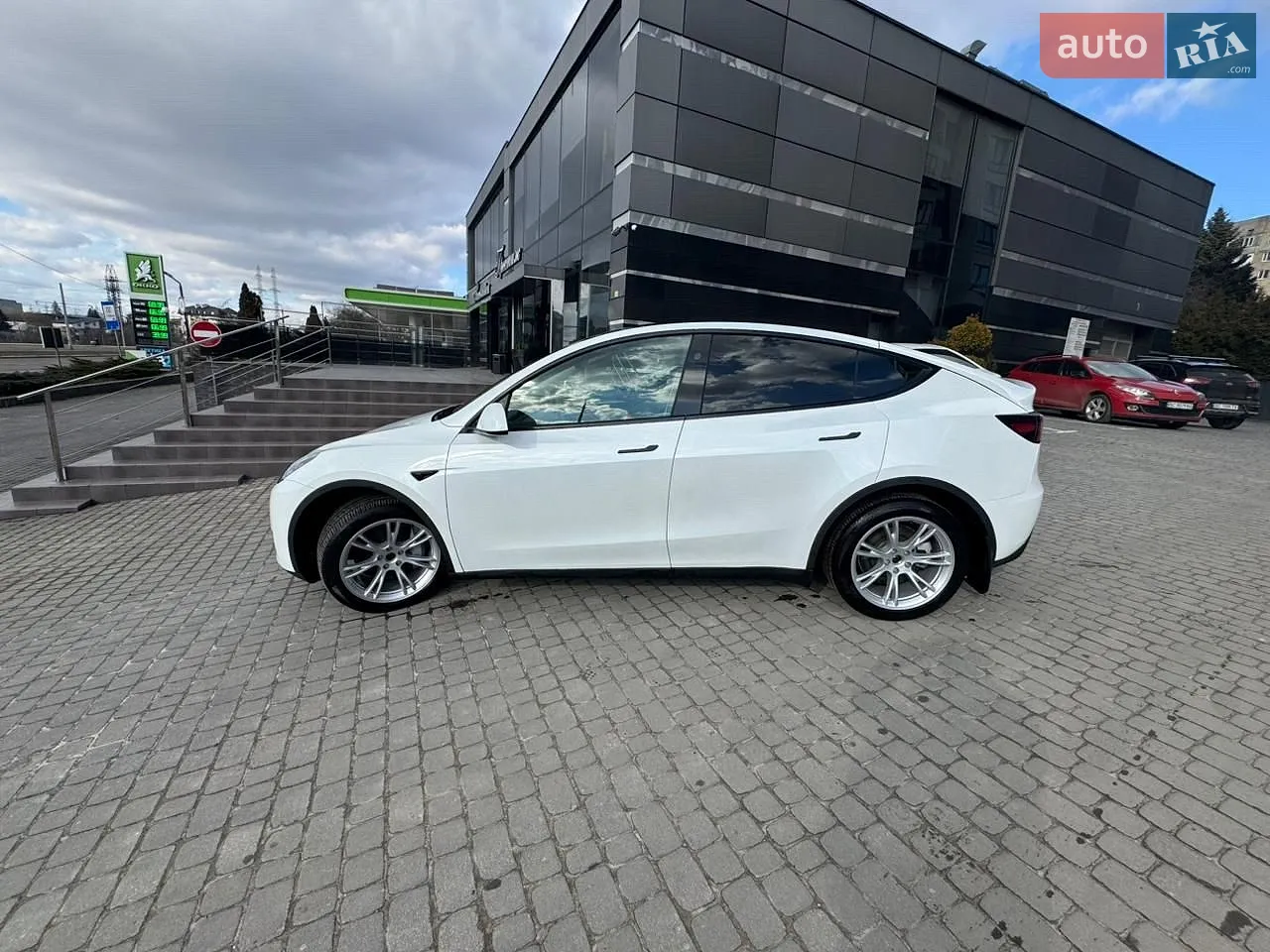 2024 Tesla Model Y - мініатюра 9