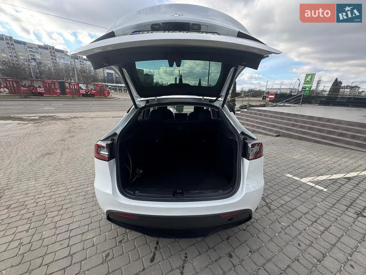 2024 Tesla Model Y - мініатюра 10