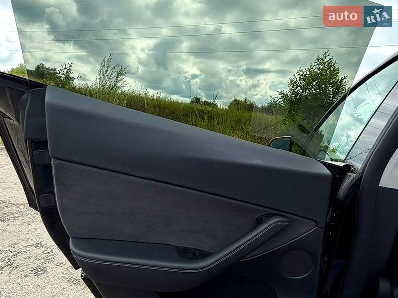 Внедорожник / Кроссовер Tesla Model Y 2023 в Трускавце