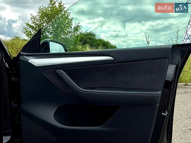 Внедорожник / Кроссовер Tesla Model Y 2023 в Трускавце