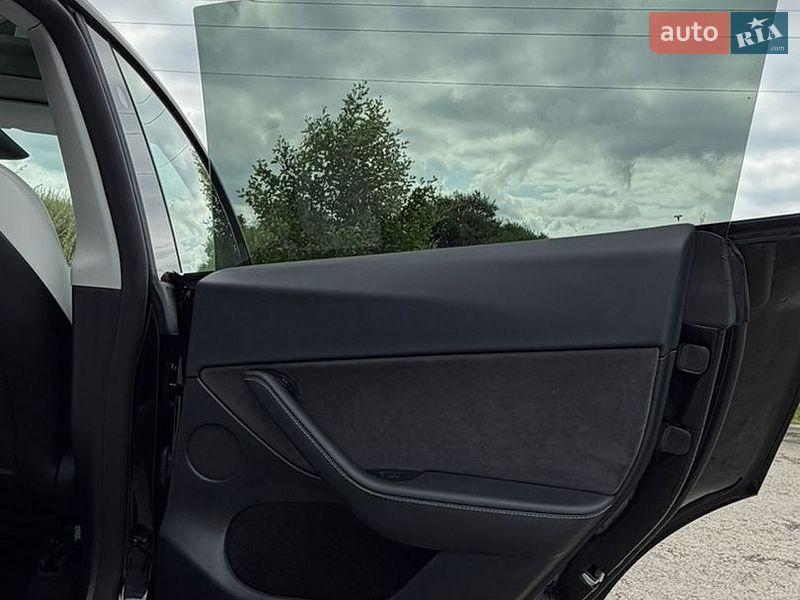 Внедорожник / Кроссовер Tesla Model Y 2023 в Трускавце