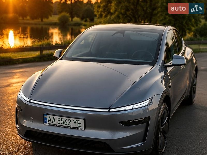 Tesla Model Y 2025