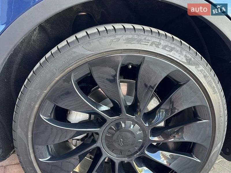 Внедорожник / Кроссовер Tesla Model Y 2024 в Ровно