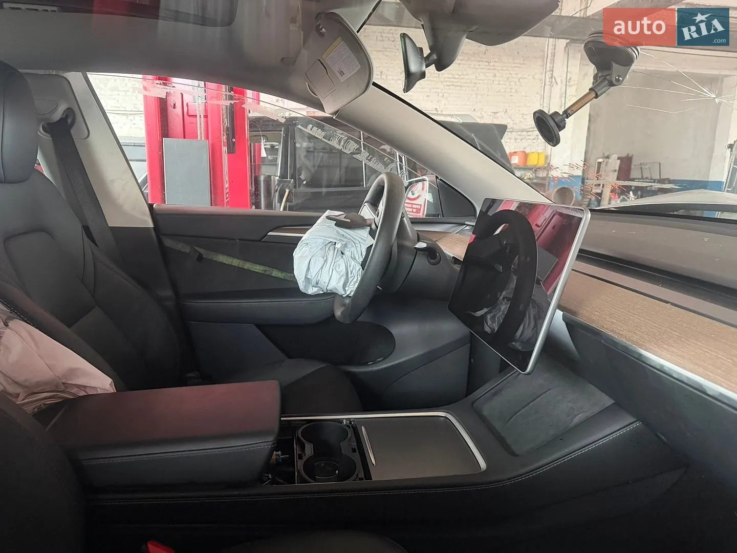 2024 Tesla Model Y - мініатюра 8