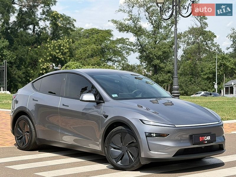 Tesla Model Y 2025