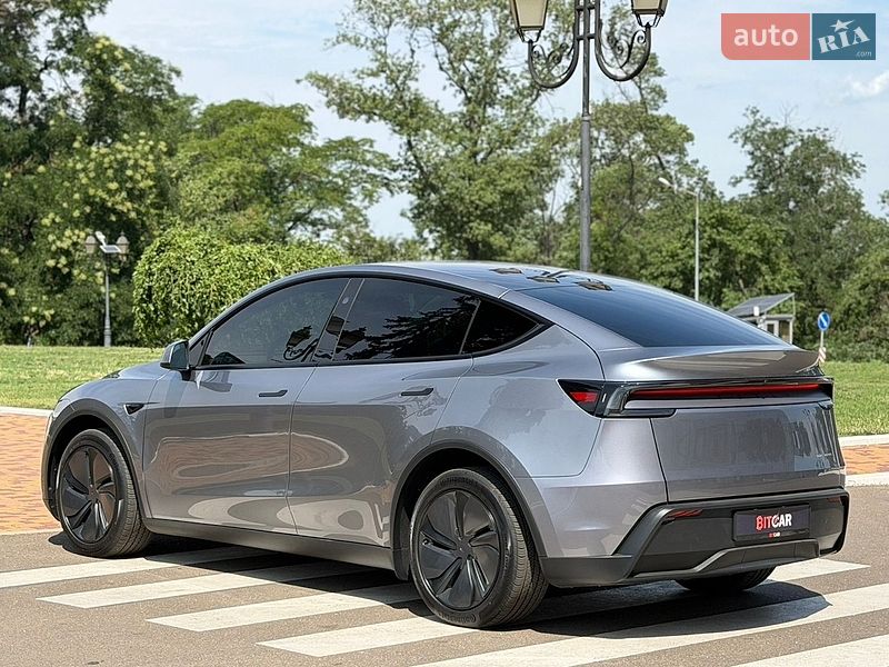 Позашляховик / Кросовер Tesla Model Y 2025 в Одесі фото 22 Позашляховик / Кросовер Tesla Model Y 2025 в Одесі