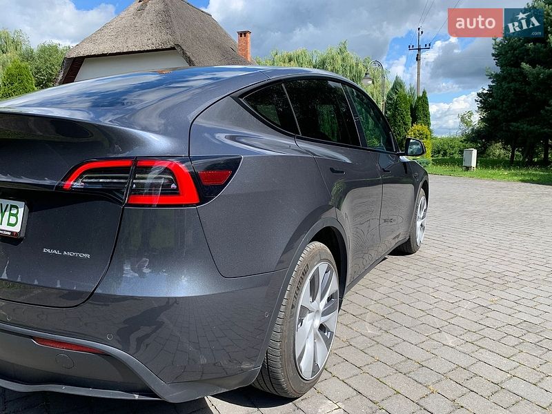 Позашляховик / Кросовер Tesla Model Y 2022 в Івано-Франківську