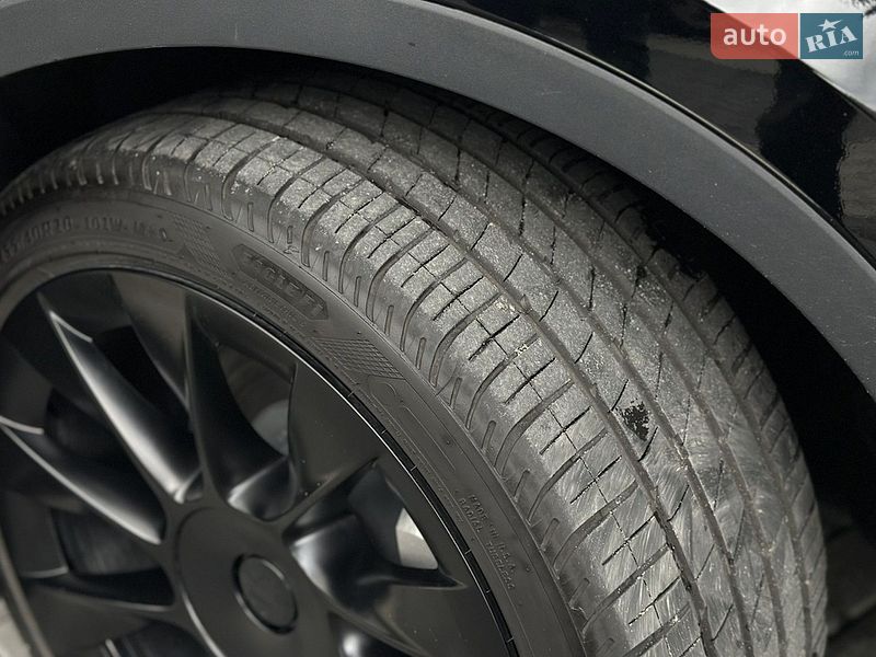 Внедорожник / Кроссовер Tesla Model Y 2023 в Львове