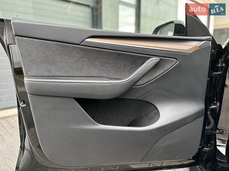 Внедорожник / Кроссовер Tesla Model Y 2023 в Львове