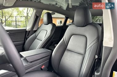 Внедорожник / Кроссовер Tesla Model Y 2023 в Львове