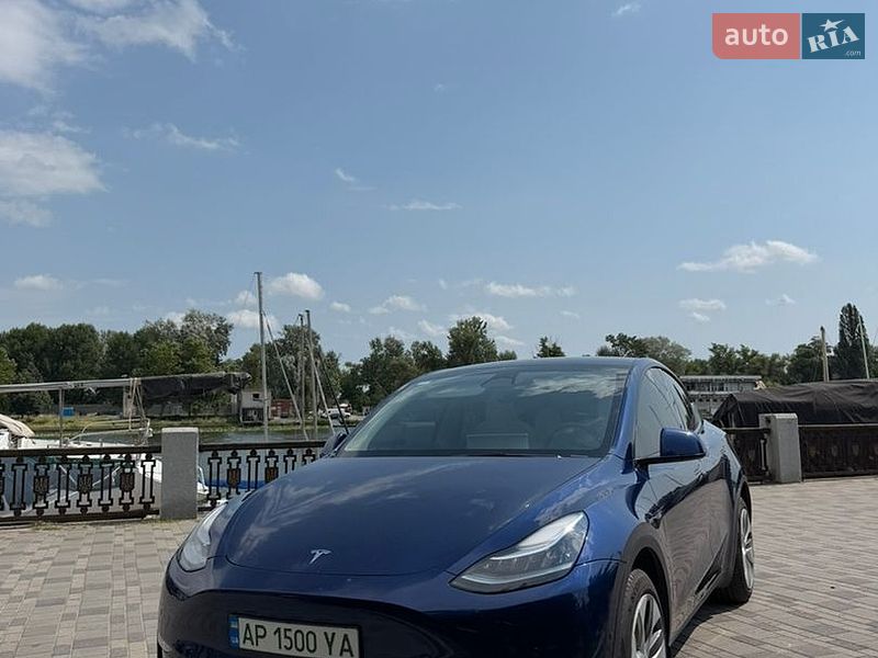 Tesla Model Y 2023