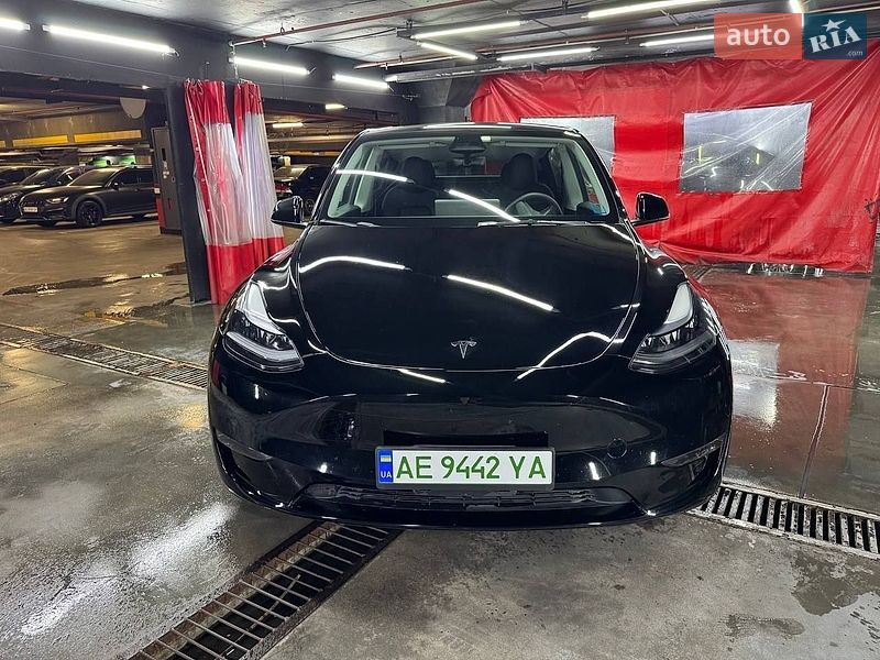 Tesla Model Y 2023
