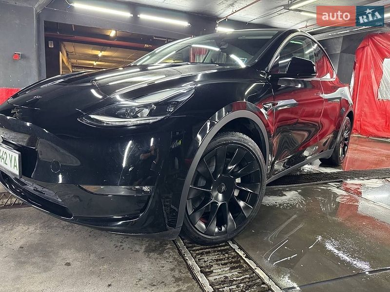 Позашляховик / Кросовер Tesla Model Y 2023 в Дніпрі