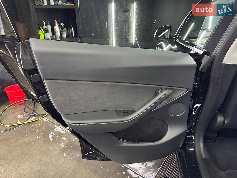 Позашляховик / Кросовер Tesla Model Y 2023 в Дніпрі