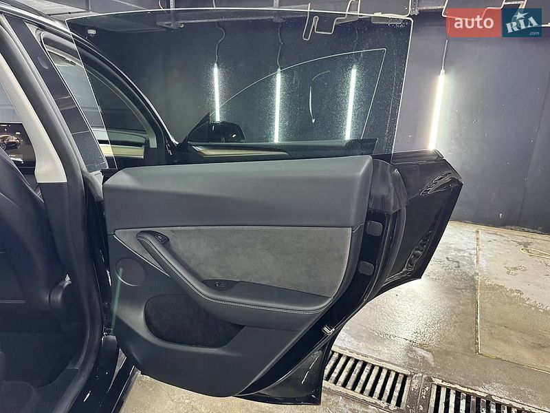 Позашляховик / Кросовер Tesla Model Y 2023 в Дніпрі