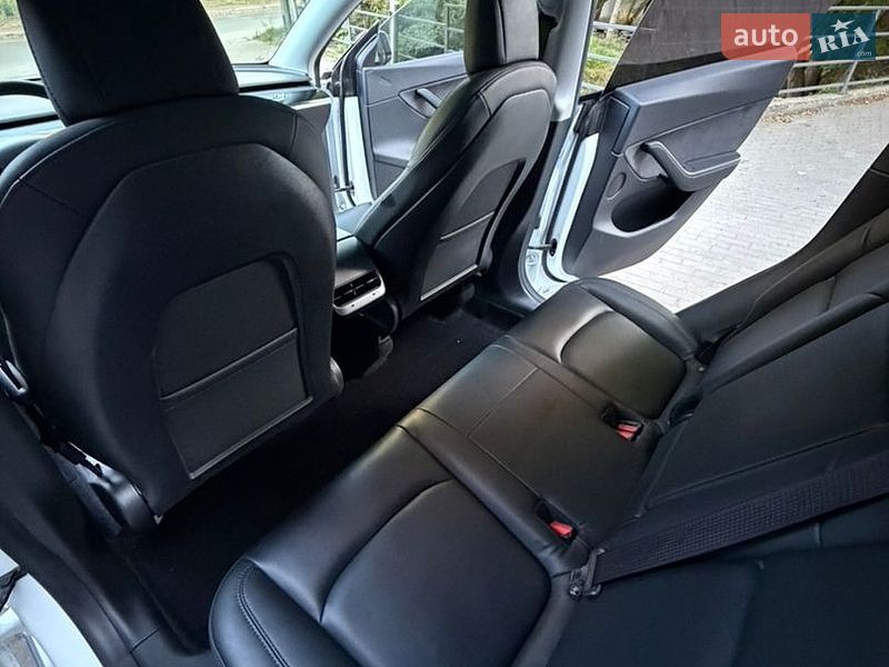 Позашляховик / Кросовер Tesla Model Y 2022 в Києві фото 11 Позашляховик / Кросовер Tesla Model Y 2022 в Києві