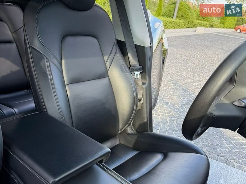 Внедорожник / Кроссовер Tesla Model Y 2022 в Днепре
