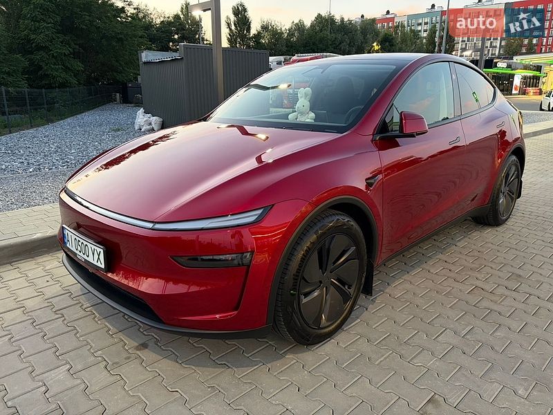 Tesla Model Y 2025