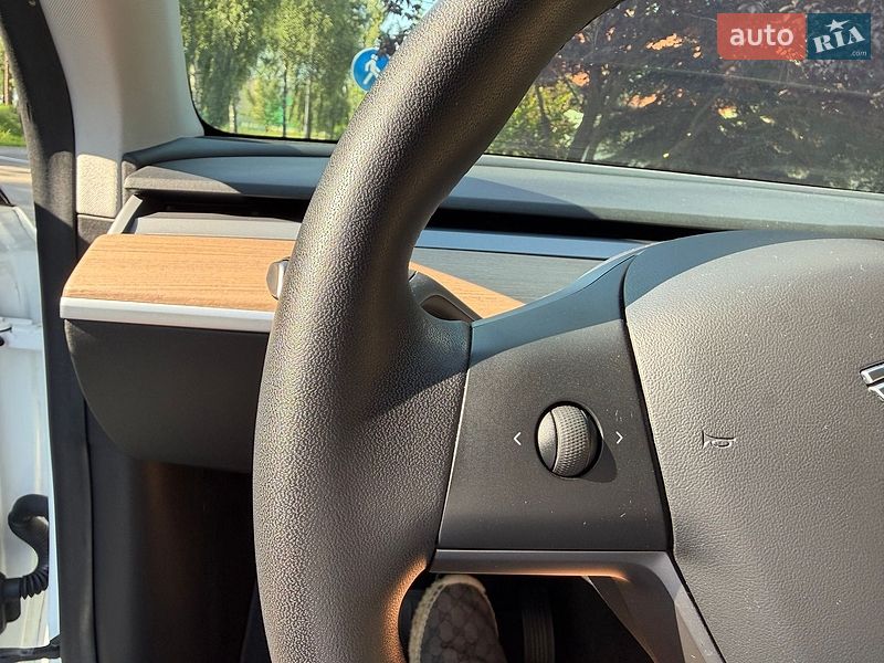 Внедорожник / Кроссовер Tesla Model Y 2020 в Киеве