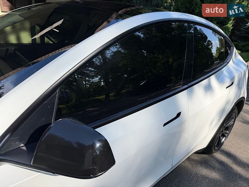 Внедорожник / Кроссовер Tesla Model Y 2020 в Киеве