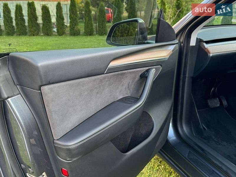 Внедорожник / Кроссовер Tesla Model Y 2023 в Дрогобыче