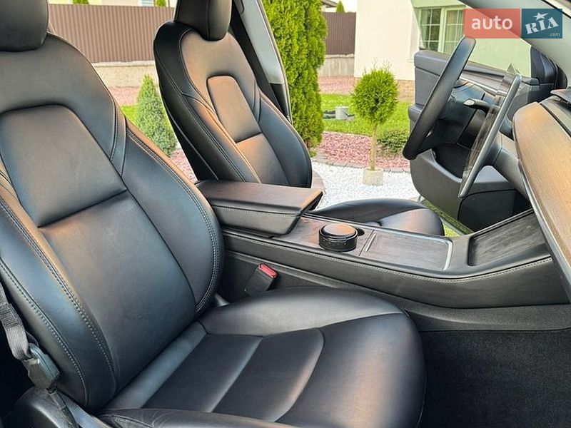 Внедорожник / Кроссовер Tesla Model Y 2023 в Дрогобыче