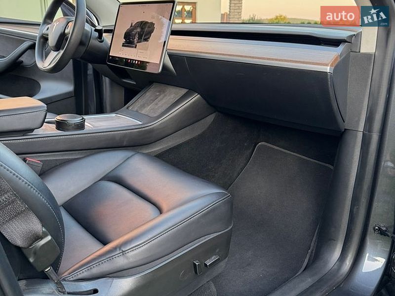 Внедорожник / Кроссовер Tesla Model Y 2023 в Дрогобыче
