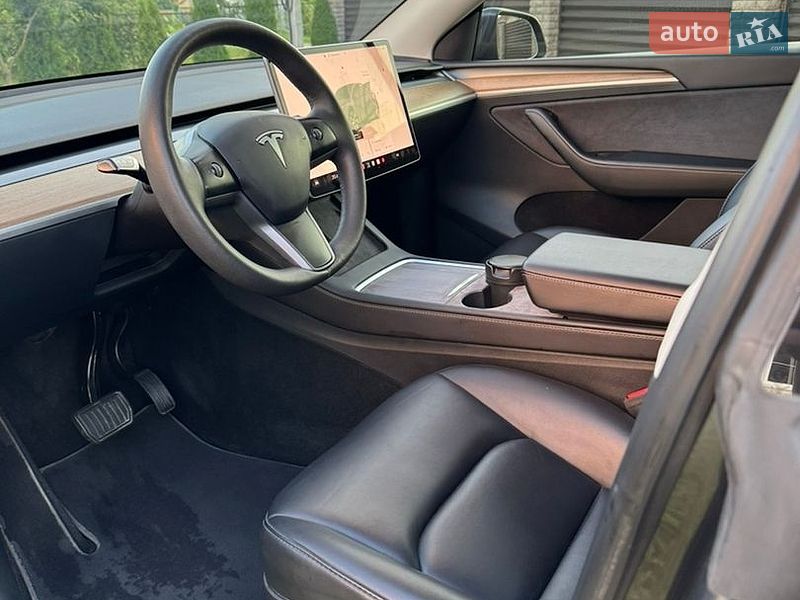 Внедорожник / Кроссовер Tesla Model Y 2023 в Дрогобыче