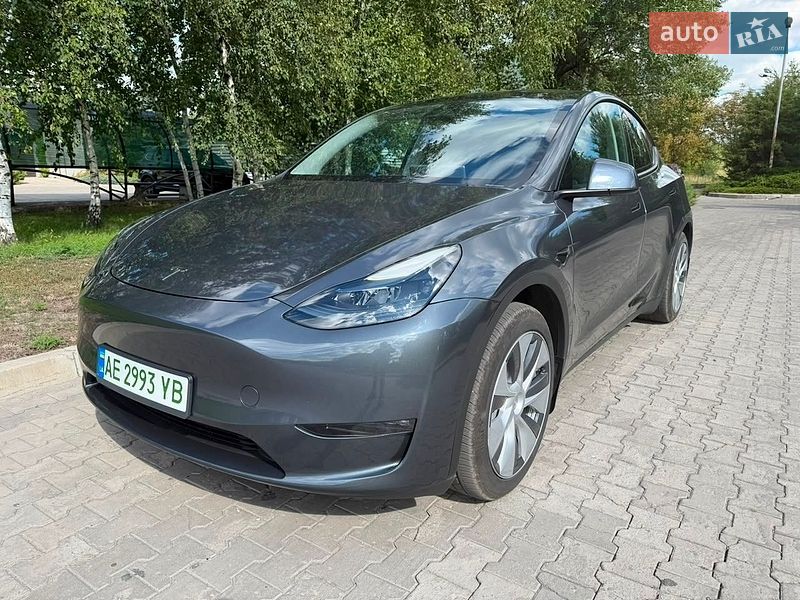Tesla Model Y 2023