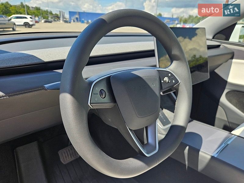 Позашляховик / Кросовер Tesla Model Y 2025 в Дніпрі