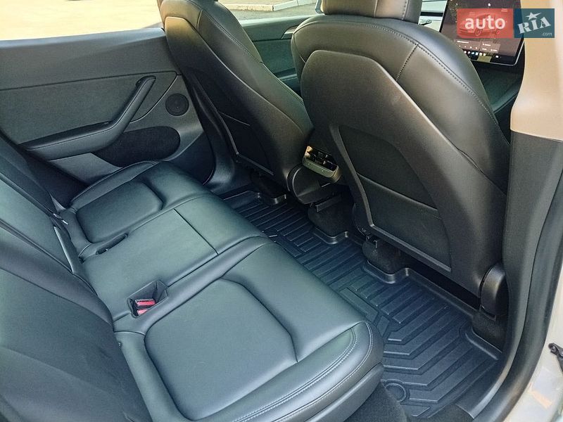 Позашляховик / Кросовер Tesla Model Y 2022 в Києві