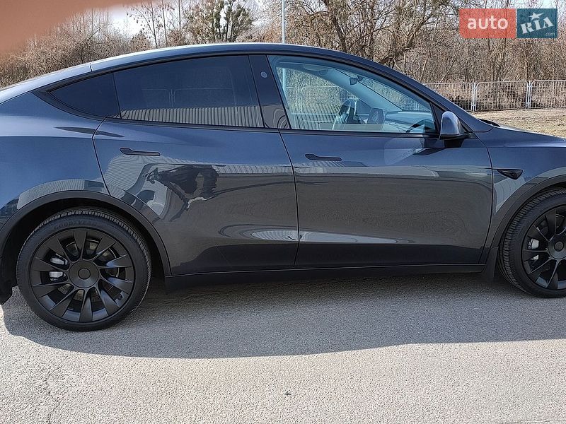 Tesla Model Y 2025 Tesla Model Y 2025