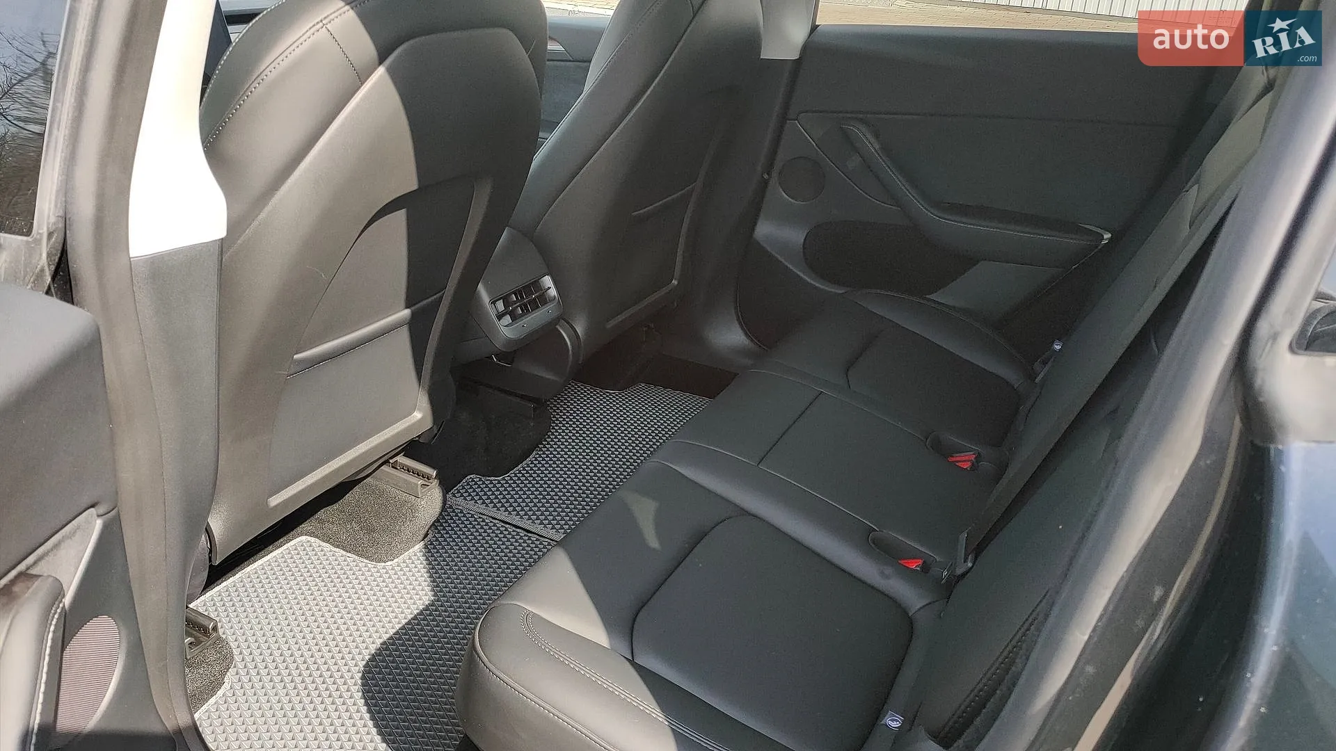 2025 Tesla Model Y - мініатюра 16