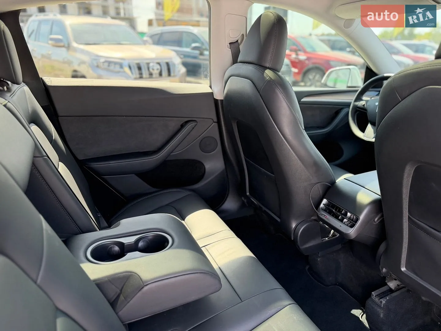 2024 Tesla Model Y - мініатюра 24