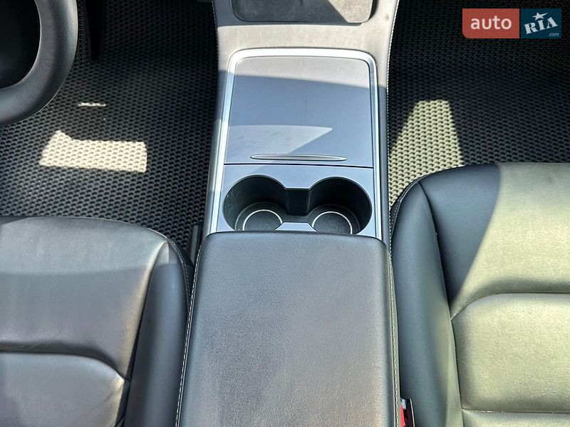 Позашляховик / Кросовер Tesla Model Y 2021 в Києві фото 19 Позашляховик / Кросовер Tesla Model Y 2021 в Києві