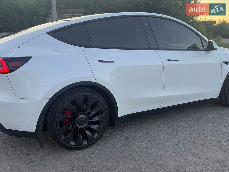 Позашляховик / Кросовер Tesla Model Y 2021 в Харкові