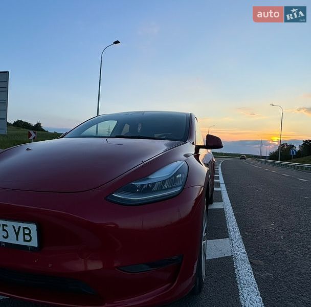 Внедорожник / Кроссовер Tesla Model Y 2022 в Ровно