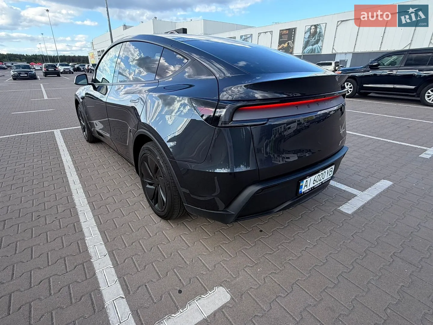 2025 Tesla Model Y - мініатюра 7