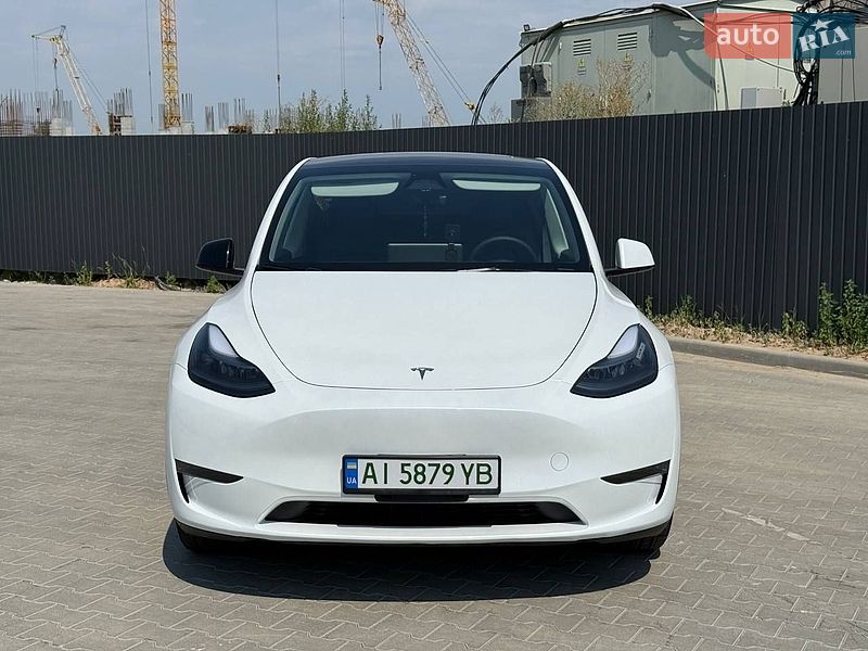Tesla Model Y 2024