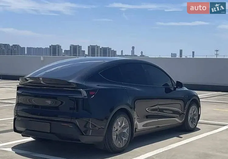 2025 Tesla Model Y - мініатюра 7