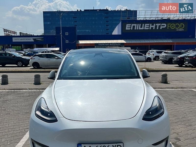 Внедорожник / Кроссовер Tesla Model Y 2023 в Киеве