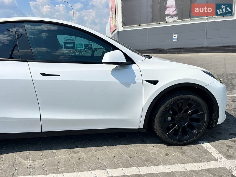 Внедорожник / Кроссовер Tesla Model Y 2023 в Киеве