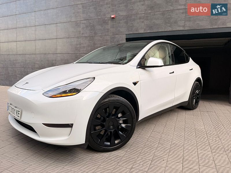 Внедорожник / Кроссовер Tesla Model Y 2023 в Ивано-Франковске