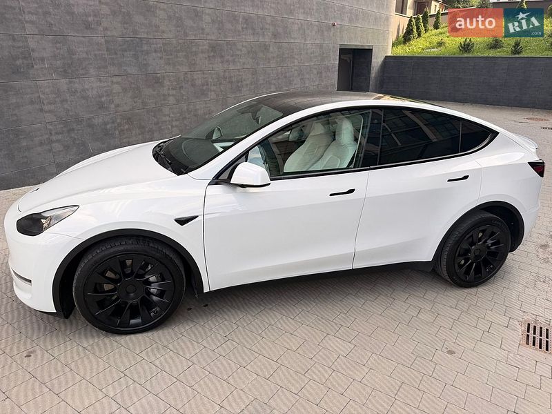 Внедорожник / Кроссовер Tesla Model Y 2023 в Ивано-Франковске
