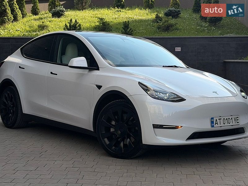 Внедорожник / Кроссовер Tesla Model Y 2023 в Ивано-Франковске