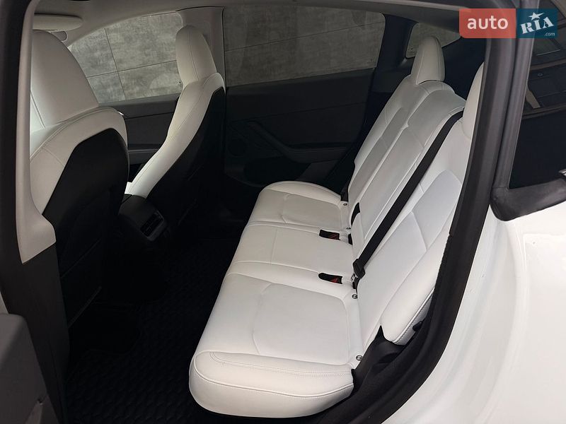 Внедорожник / Кроссовер Tesla Model Y 2023 в Ивано-Франковске