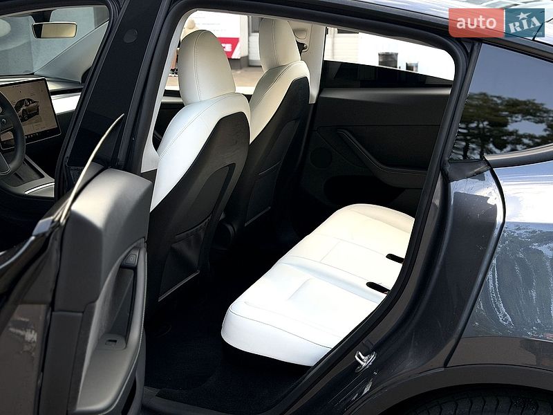 Внедорожник / Кроссовер Tesla Model Y 2023 в Киеве